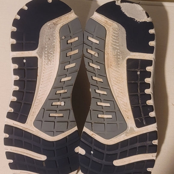 Brooks Beast Running Shoes-13 - Picture 7 of 8